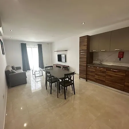Bright 1 Bedroom In Noah Apartments, דירה *