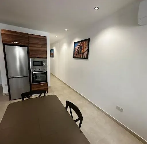 Bright 1 Bedroom In Noah Apartments, Appartement